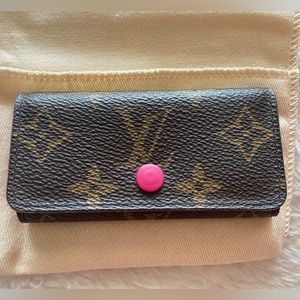 Authentic Louis Vuitton LV Multicles 4 Key Holder Hot Pink